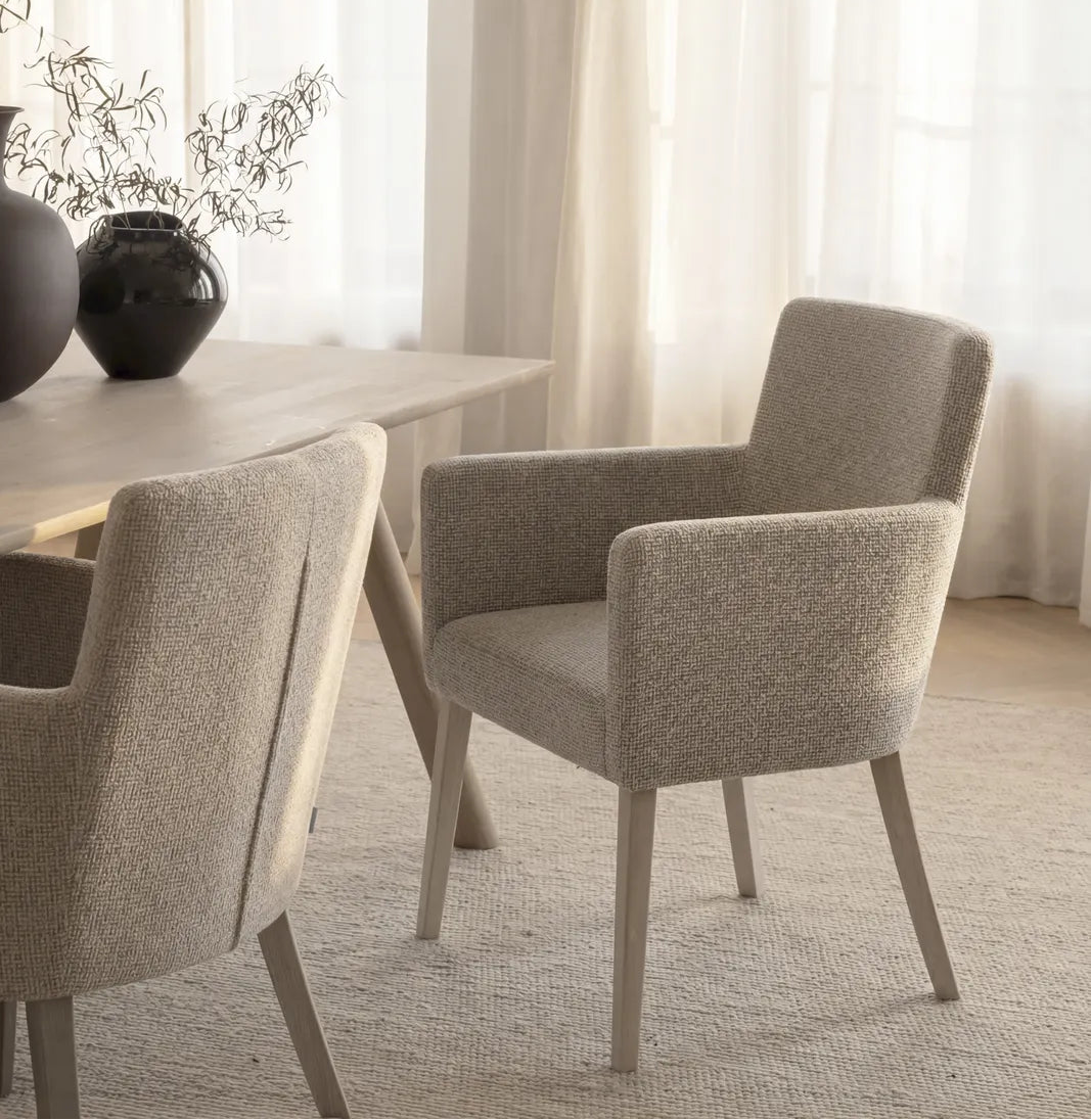 Chaise de salle à manger HUDSON en chêne massif, disponible dans divers tissus