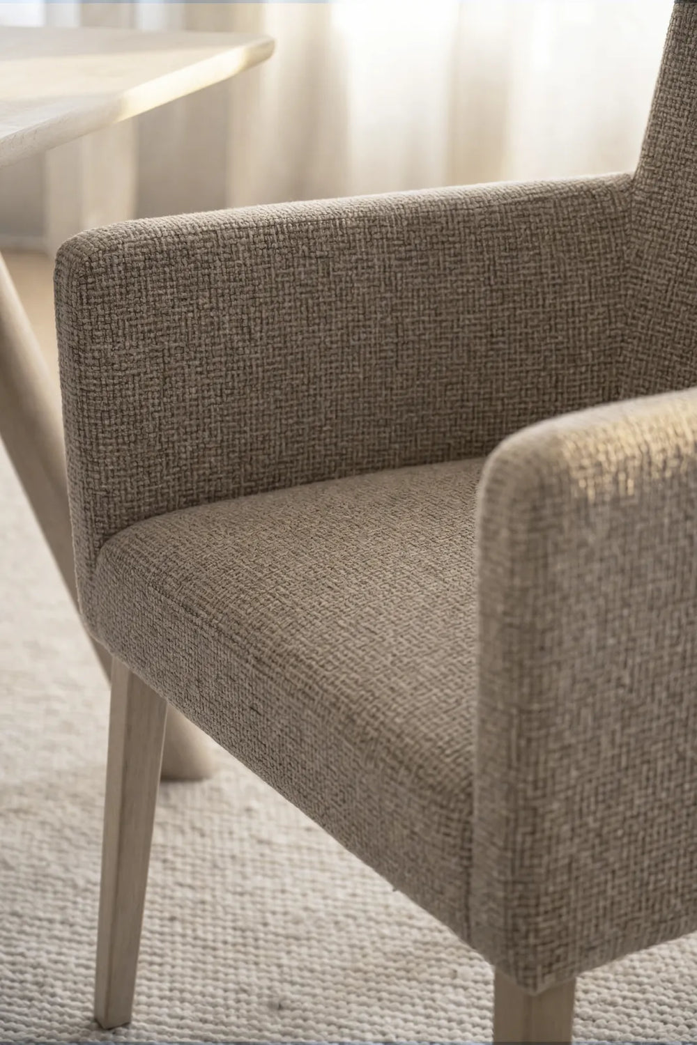 Chaise de salle à manger HUDSON en chêne massif, disponible dans divers tissus