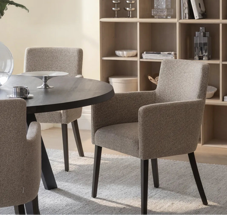 Essstuhl HUDSON aus massivem Eichenholz, in verschiedenen Stoffen - ZEN ZONE Furniture