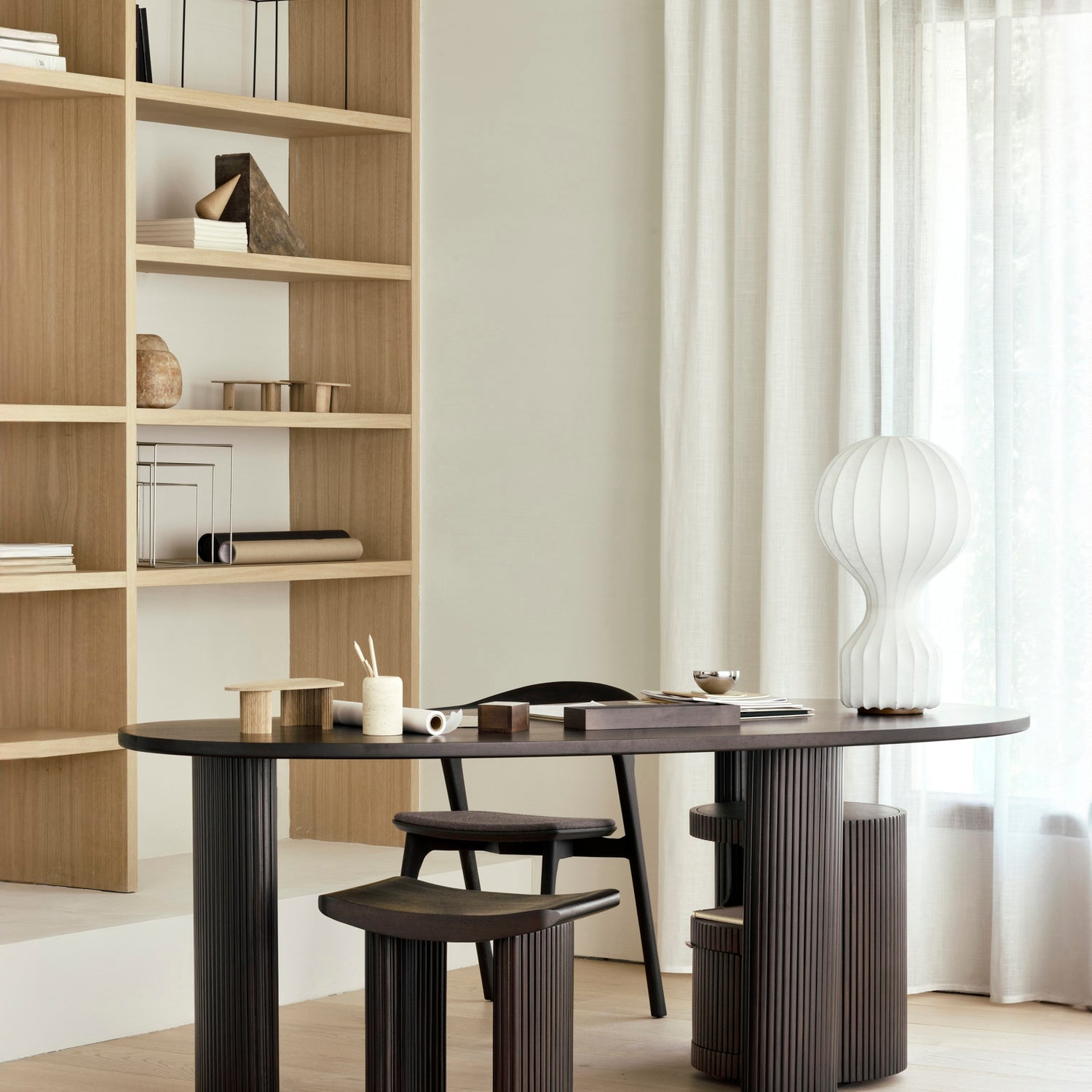 Roller Max Hocker - lackiertes Mahagoni - dunkelbraun - 48 x 35 x 49 cm - ZEN ZONE Furniture