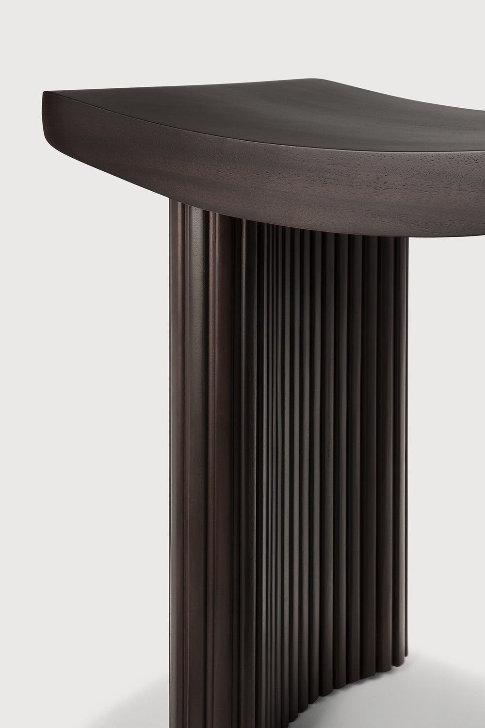 Roller Max Hocker - lackiertes Mahagoni - dunkelbraun - 48 x 35 x 49 cm - ZEN ZONE Furniture