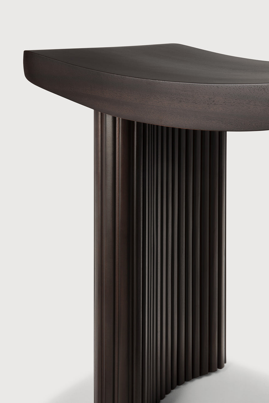 Roller Max Hocker - lackiertes Mahagoni - dunkelbraun - 48 x 35 x 49 cm - ZEN ZONE Furniture