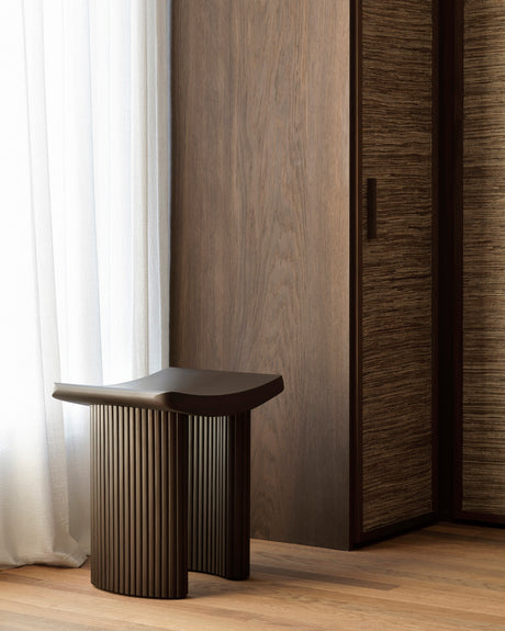 Roller Max Hocker - lackiertes Mahagoni - dunkelbraun - 48 x 35 x 49 cm - ZEN ZONE Furniture