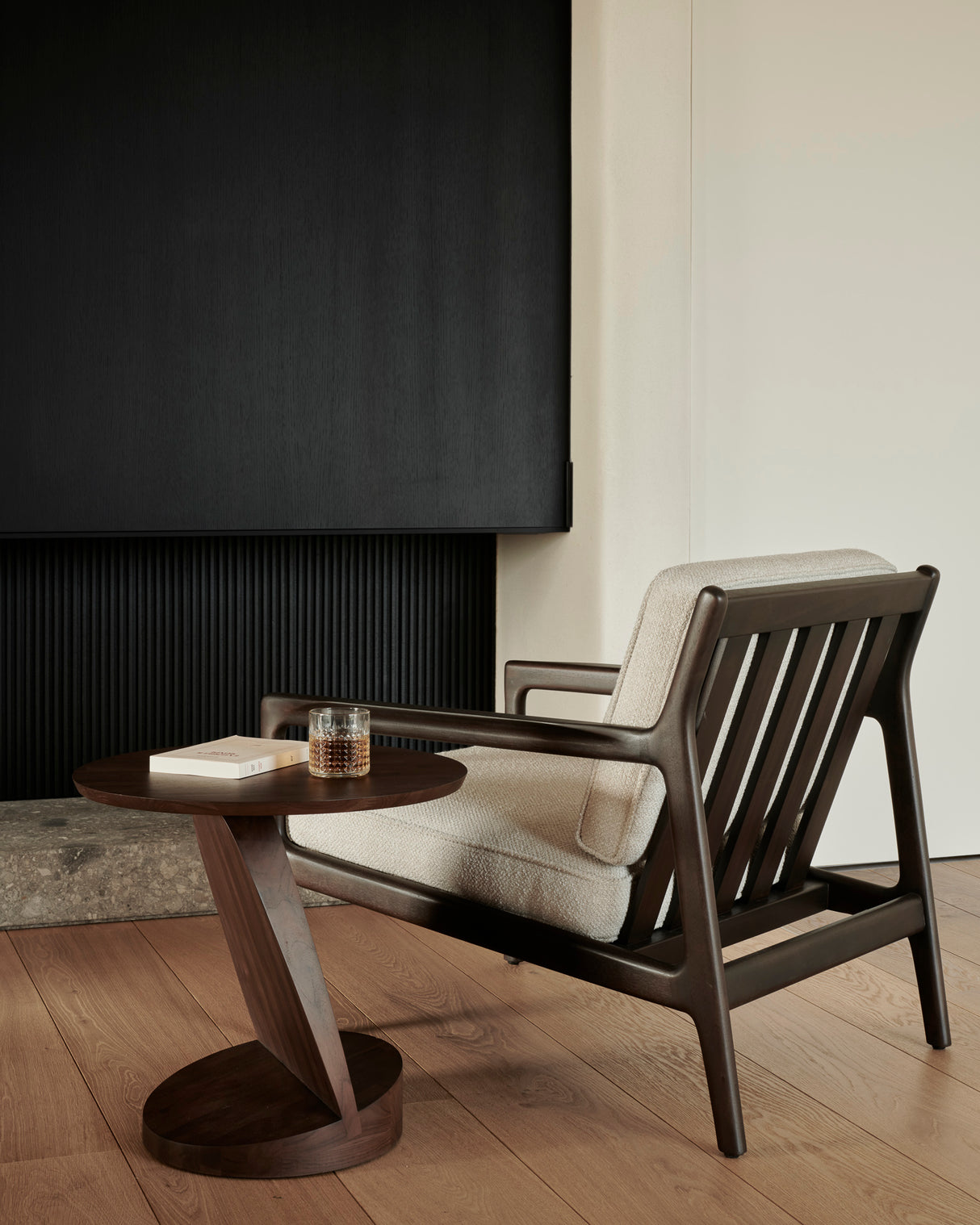 Oblic Beistelltisch - lackiertes Teak - braun - rund - 52 x 52 x 49 cm - ZEN ZONE Furniture