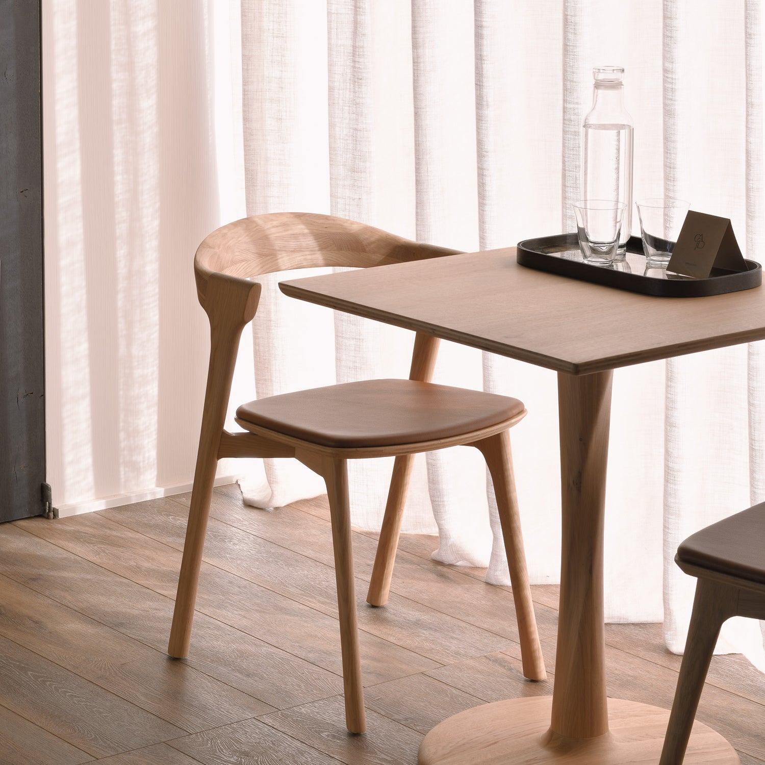 Torsion Esstisch - lackierte Eiche - quadratisch - 70 x 70 x 76 cm - ZEN ZONE Furniture