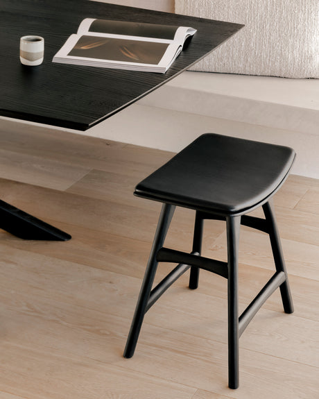 Osso Hocker - lackierte Eiche - schwarz - schwarzes Leder - 50 x 33 x 51 cm - ZEN ZONE Furniture