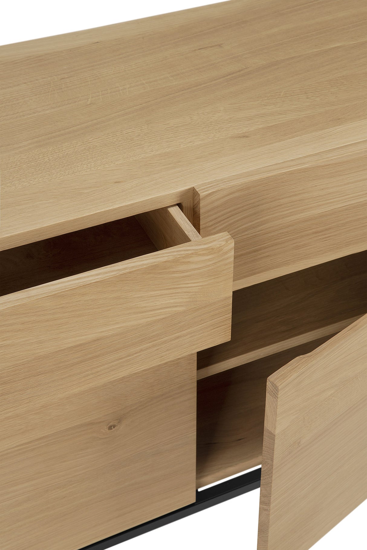 Ligna Sideboard - Eiche - schwarzes Metall - 3 Türen - 3 Schubladen - 165 x 45 x 78 cm - ZEN ZONE Furniture