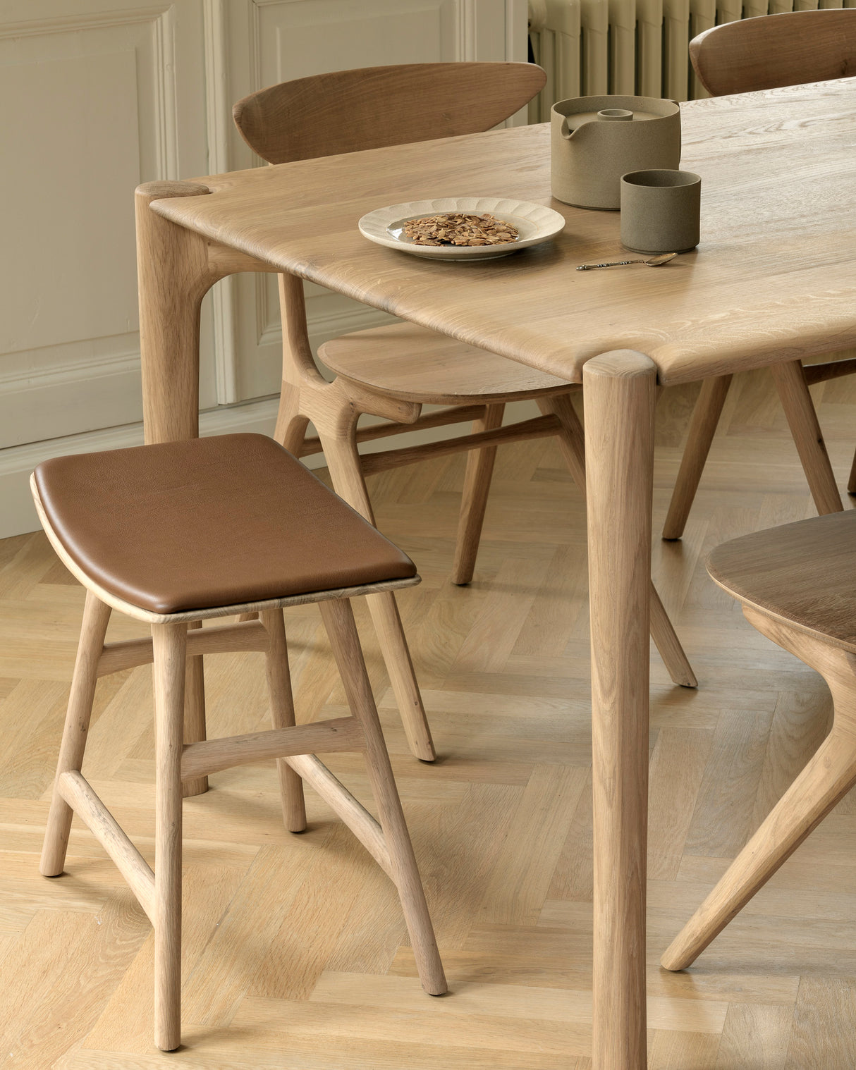 Osso Hocker - lackierte Eiche - Cognac Leder - 50 x 33 x 51 cm - ZEN ZONE Furniture