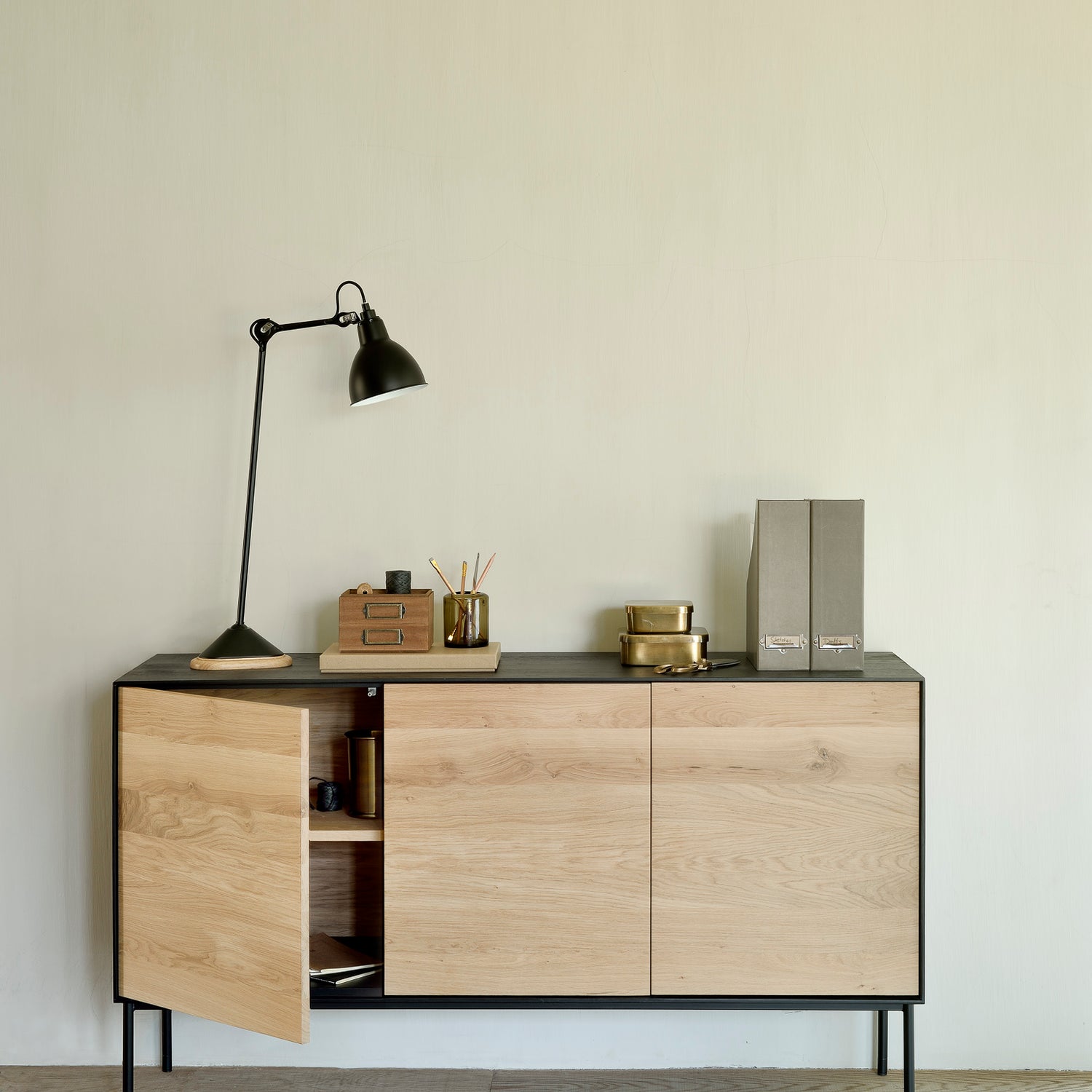 Blackbird Sideboard - lackierte Eiche - 3 Türen - 150 x 45 x 85 cm - ZEN ZONE Furniture