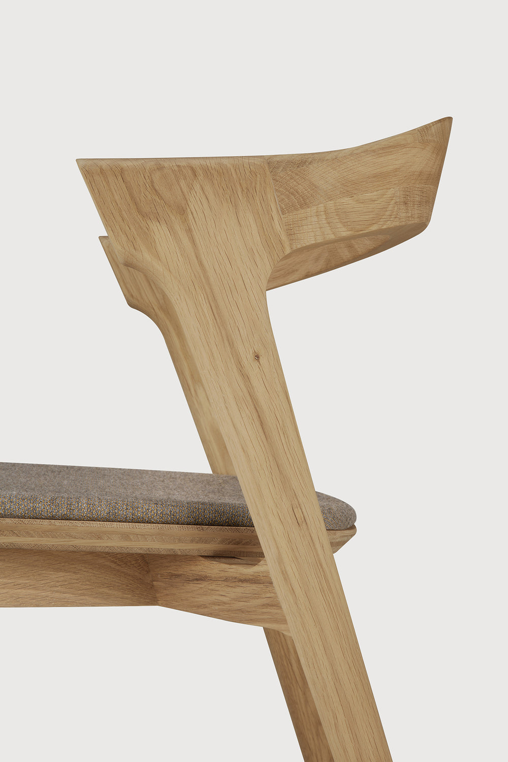 Bok Esszimmerstuhl - lackierte Eiche - warmgrauer Stoff - 50 x 54 x 76 cm - ZEN ZONE Furniture