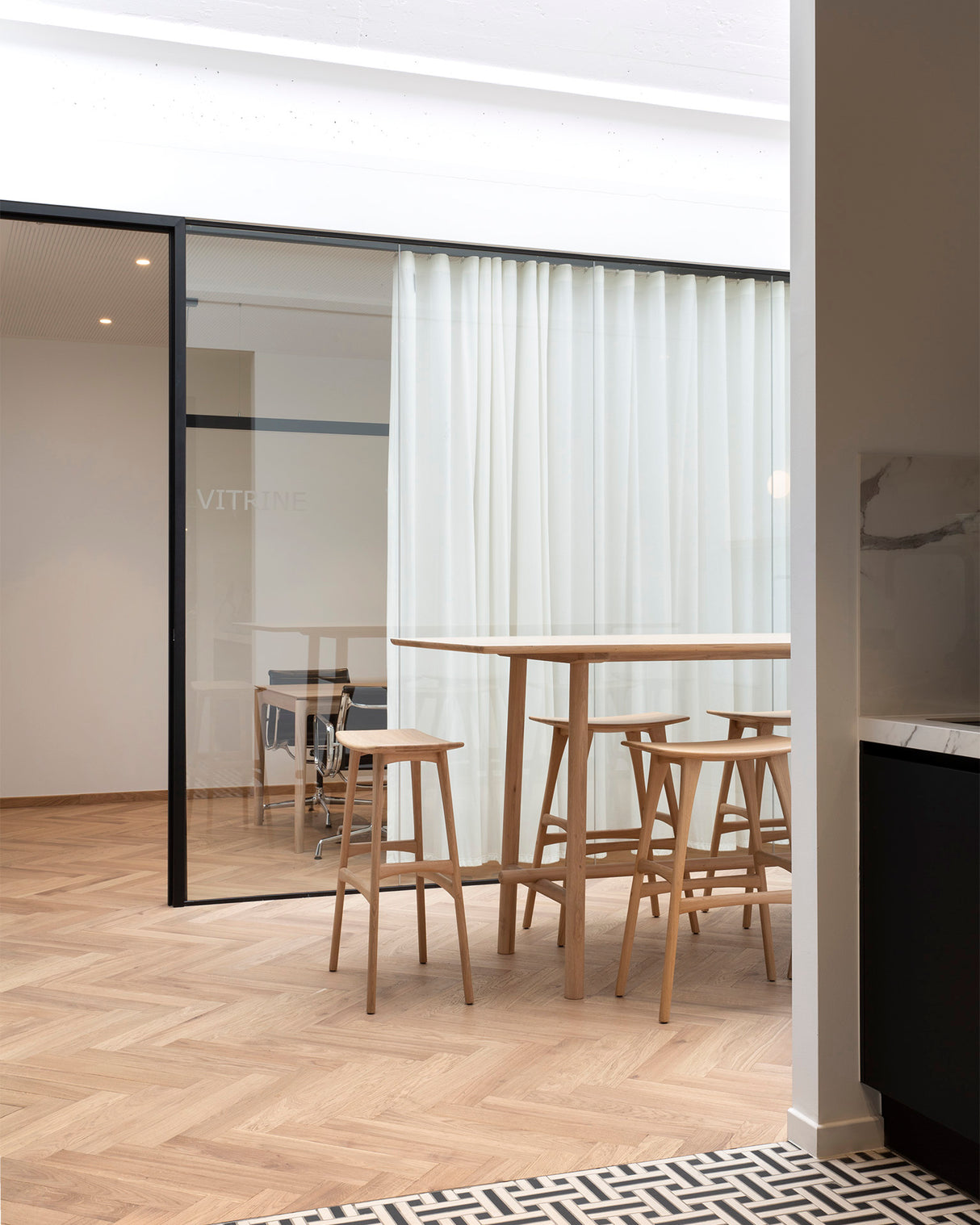 Osso Barhocker - lackierte Eiche - 57 x 33 x 80 cm - ZEN ZONE Furniture