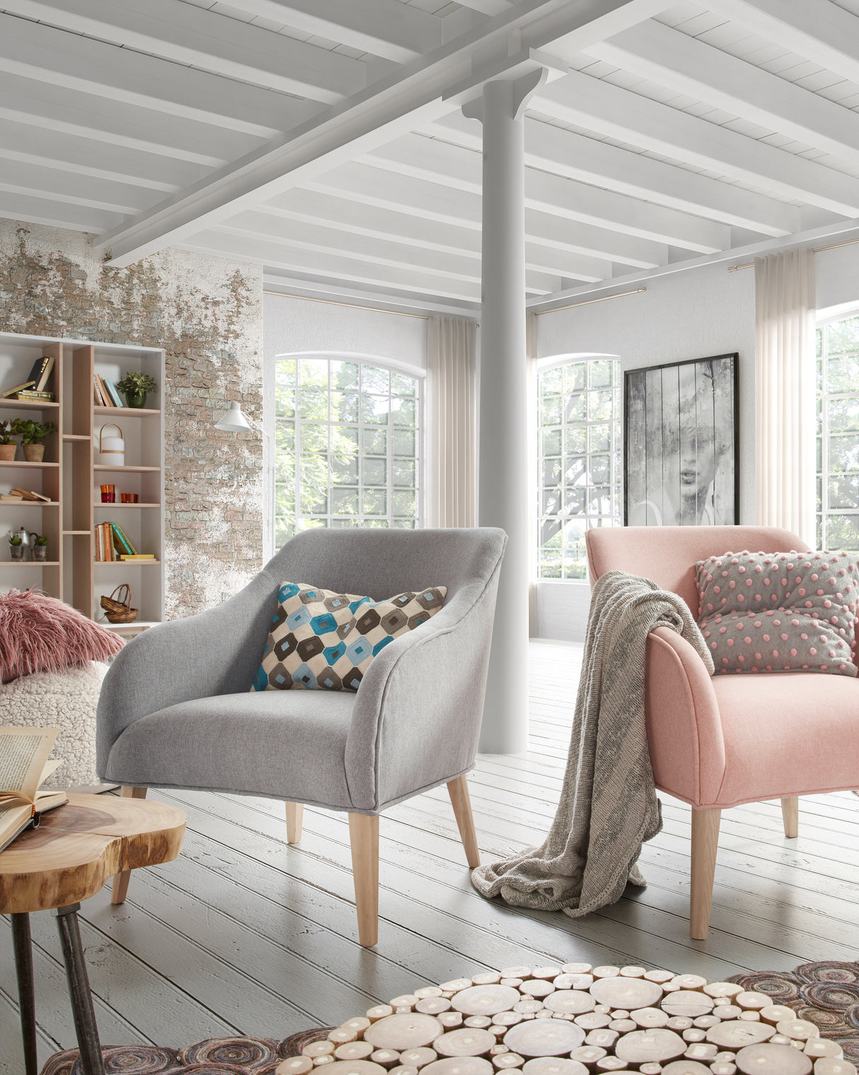 Sessel Bobly grau und Holzbeine mit natürlichem Finish - ZEN ZONE Furniture