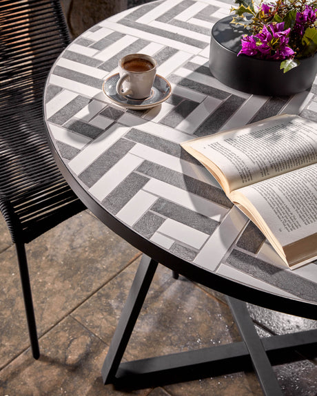 Tella runder Tisch aus weißer und schwarzer Keramik und schwarzen Stahlbeinen Ø 90 cm - ZEN ZONE Furniture