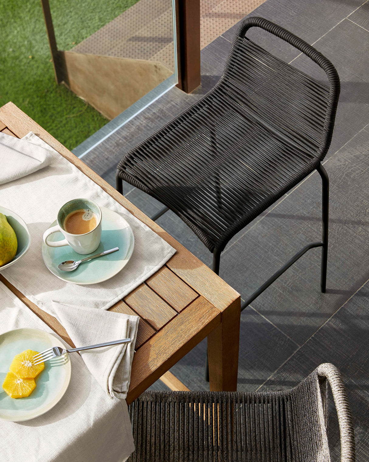 Lambton stapelbarer Hocker aus schwarzem Seil und Stahl mit schwarzem Finish Höhe 74 cm - ZEN ZONE Furniture