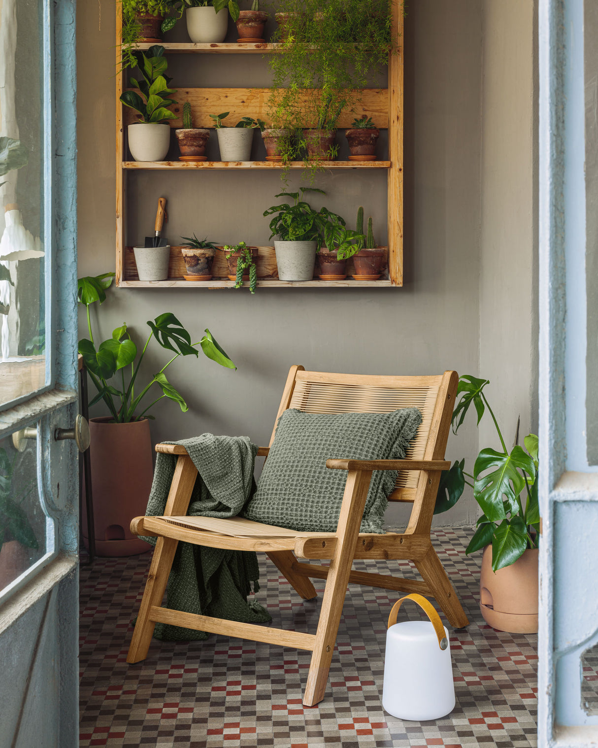 Dialma Tischlampe mit braunem Griff - ZEN ZONE Furniture