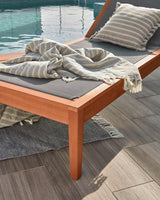 Caterin verstellbare Sonnenliege aus massivem Eukalyptusholz FSC 100% in grün - ZEN ZONE Furniture