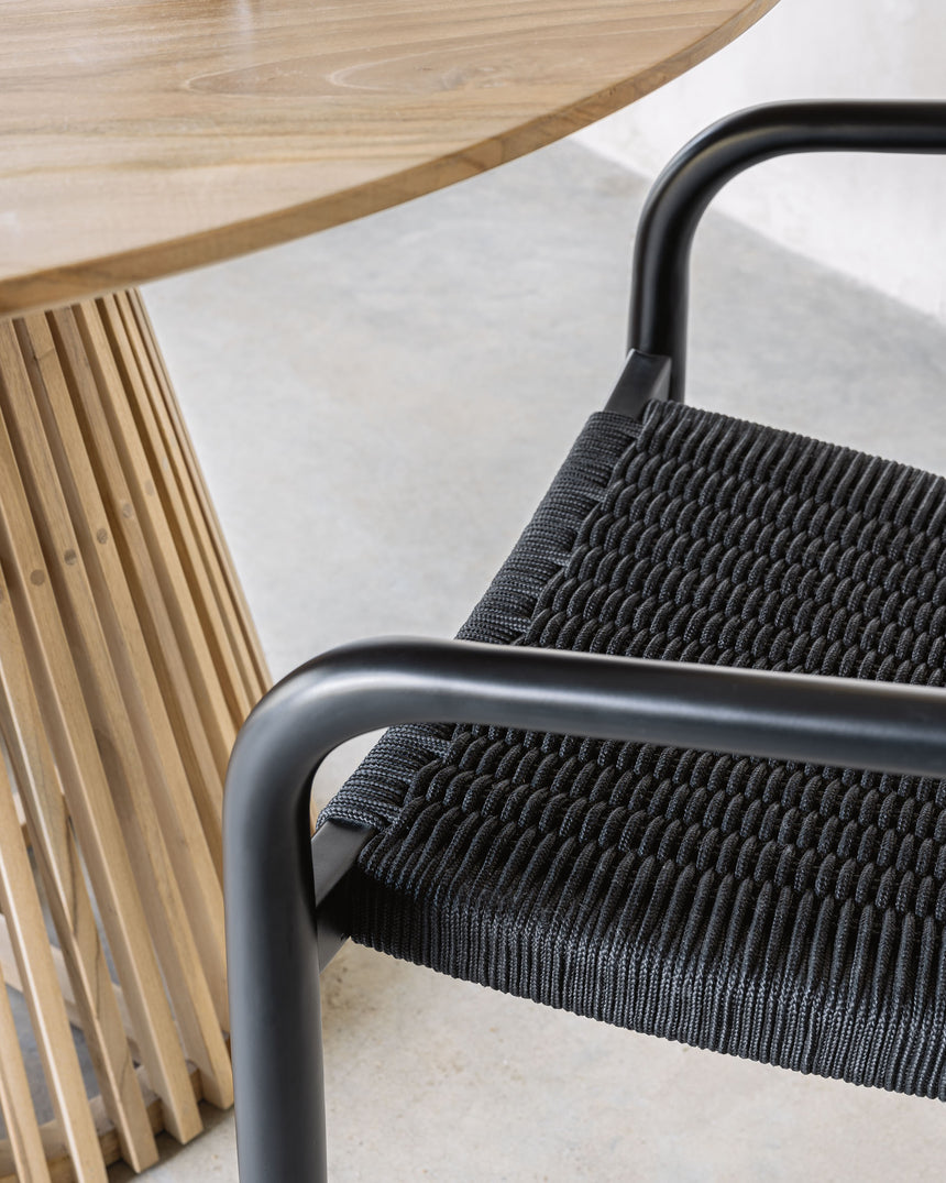 Nina stapelbarer Stuhl aus massivem Akazienholz mit mattschwarzem Finish und schwarzem Seil - ZEN ZONE Furniture