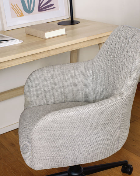 Madina Schreibtischstuhl hellgrau mit Beinen aus Stahl in Mattschwarz - ZEN ZONE Furniture