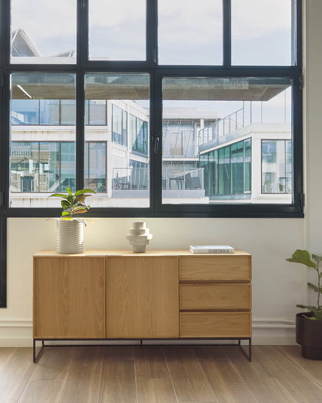 Taiana Sideboard 2 Türen 3 Schubladen Eichenfurnier Stahlgestell in Schwarz 160 x 78 cm - ZEN ZONE Furniture