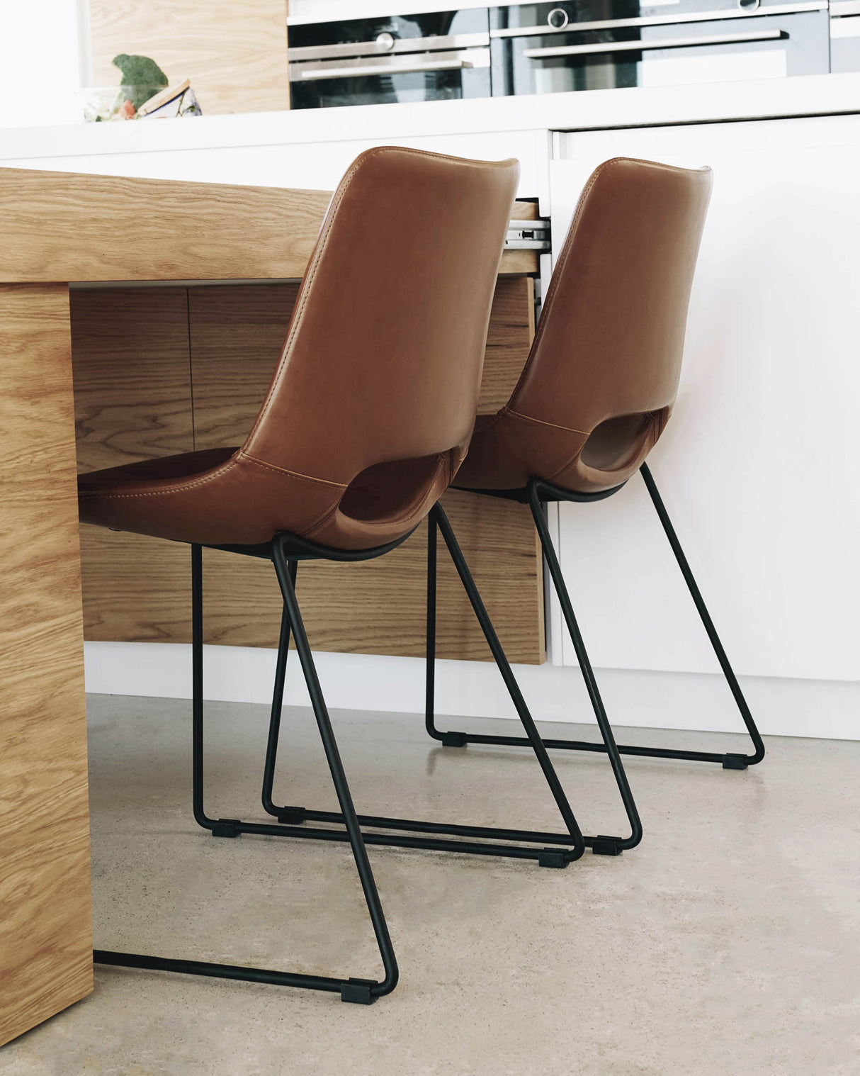 Zahara Stuhl Kunstleder Braun - ZEN ZONE Furniture