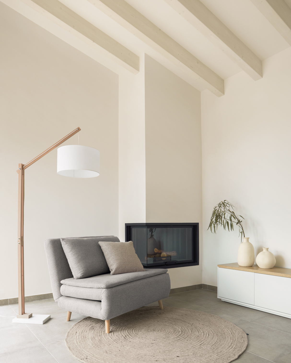 Stehlampe Riaz aus massiver Buche mit weißem Lampenschirm - ZEN ZONE Furniture