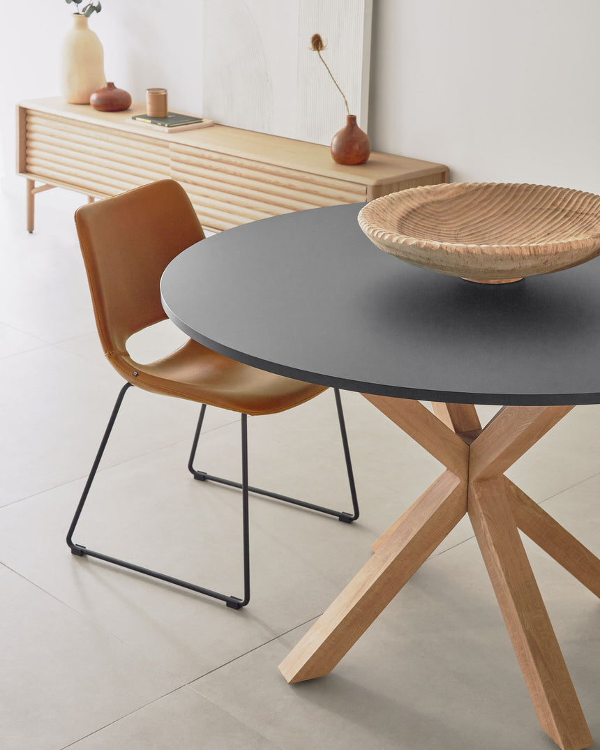 Argo runder Tisch mit schwarzer MDF-Platte und Stahlbeinen mit Holzeffekt Ø 119 cm - ZEN ZONE Furniture