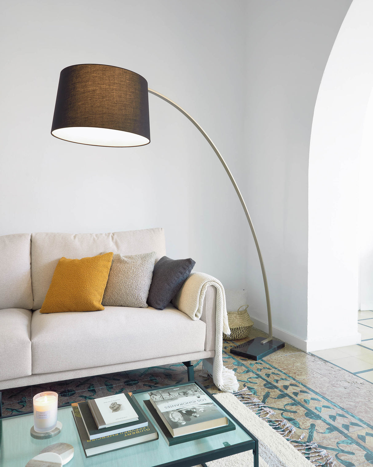 Stehlampe Juhe aus goldenem Metall und schwarzem Marmor - ZEN ZONE Furniture