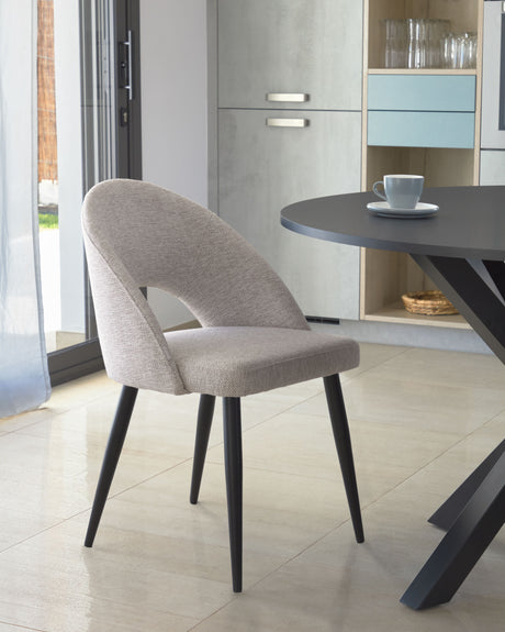 Stuhl Mael beiger mit Stahlbeinen mit schwarzem Finish - ZEN ZONE Furniture