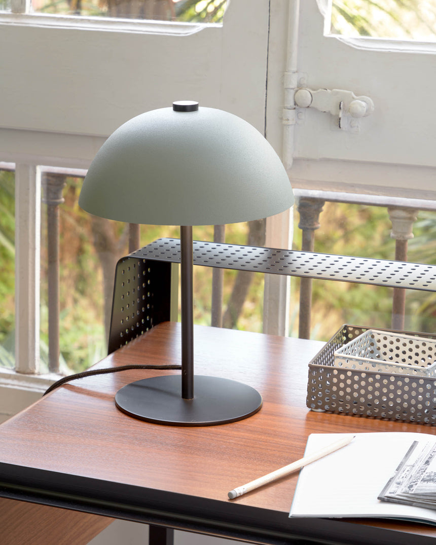 Aleyla Tischlampe aus Metall mit grüner Oberfläche - ZEN ZONE Furniture
