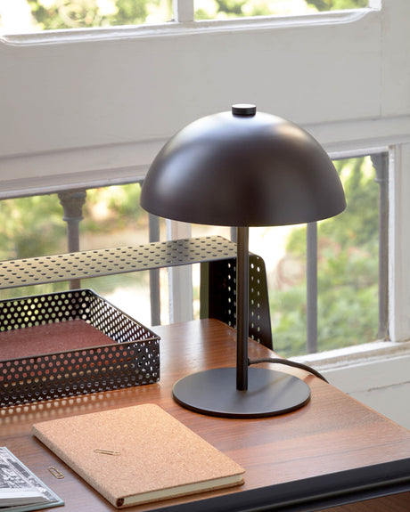 Aleyla Tischlampe aus Metall mit kastanienbraun Oberfläche - ZEN ZONE Furniture