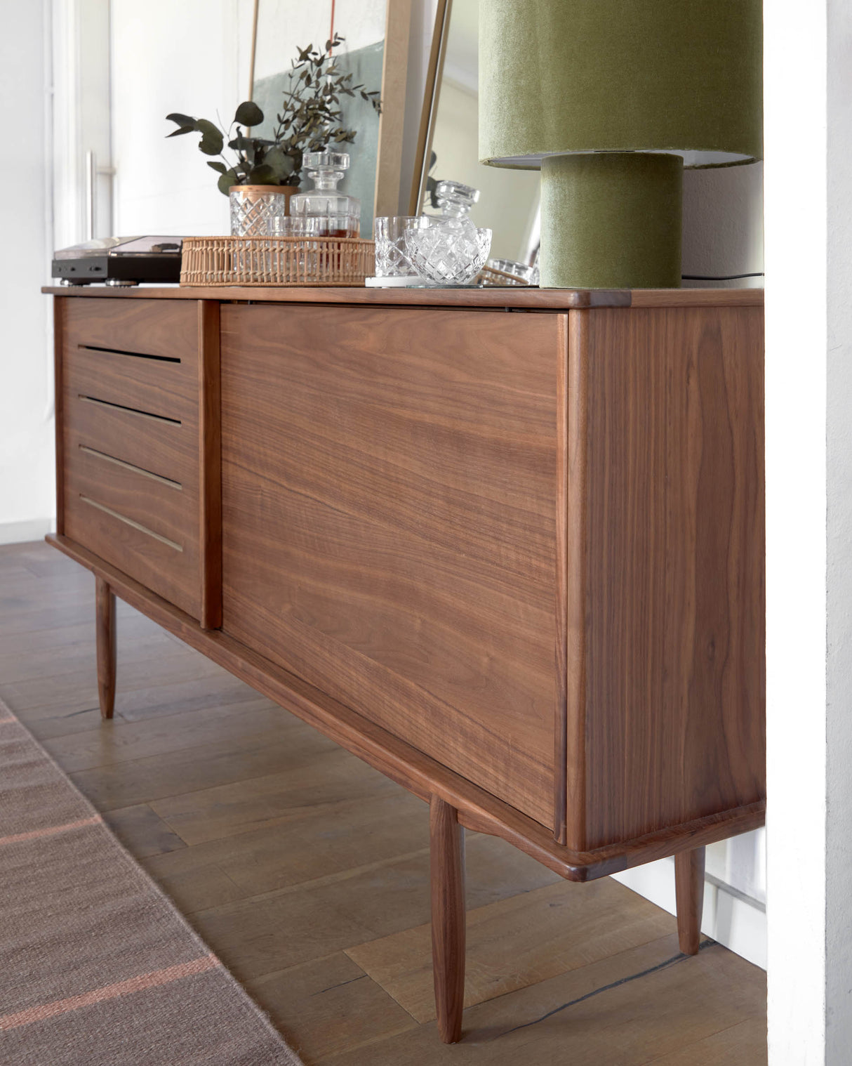 Carolin Sideboard 2 Türen 1 Schublade aus Nussholzfurnier 180 x 83,8 cm - ZEN ZONE Furniture