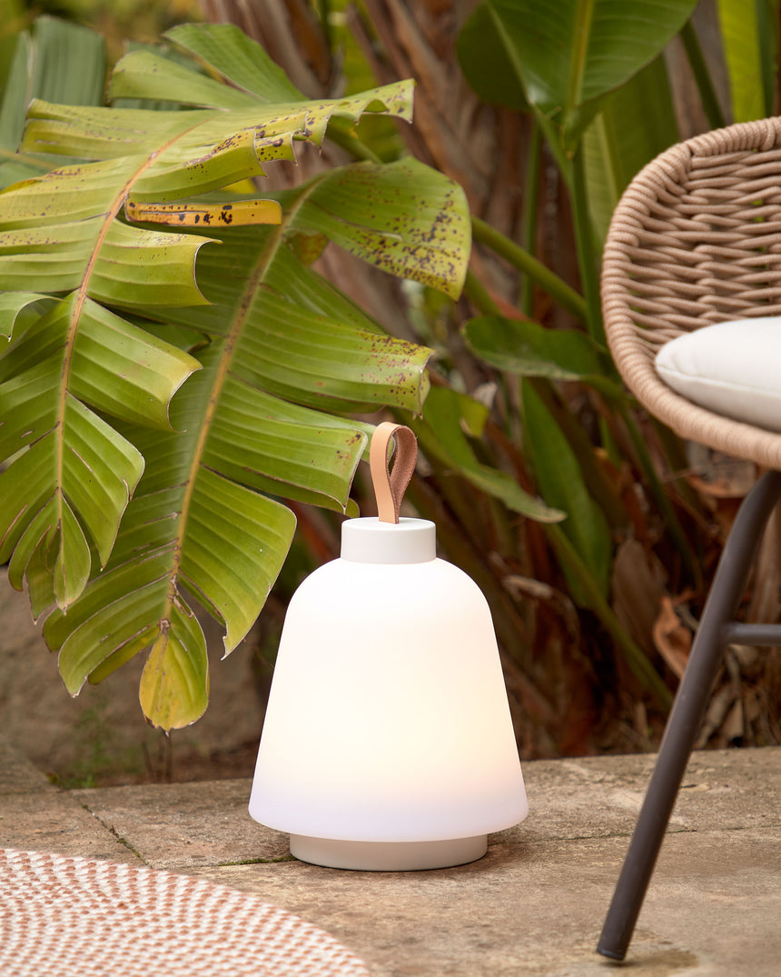 Udiya Tischlampe aus Polyethylen und Metall mit weißem Finish - ZEN ZONE Furniture