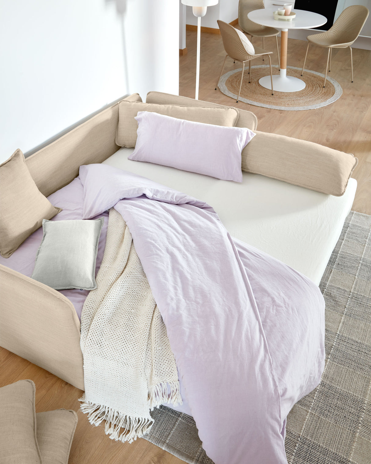 Tanit Schlafsofa beige und Beine aus massivem Buchenholz mit natürlichem Finish 210 cm - ZEN ZONE Furniture