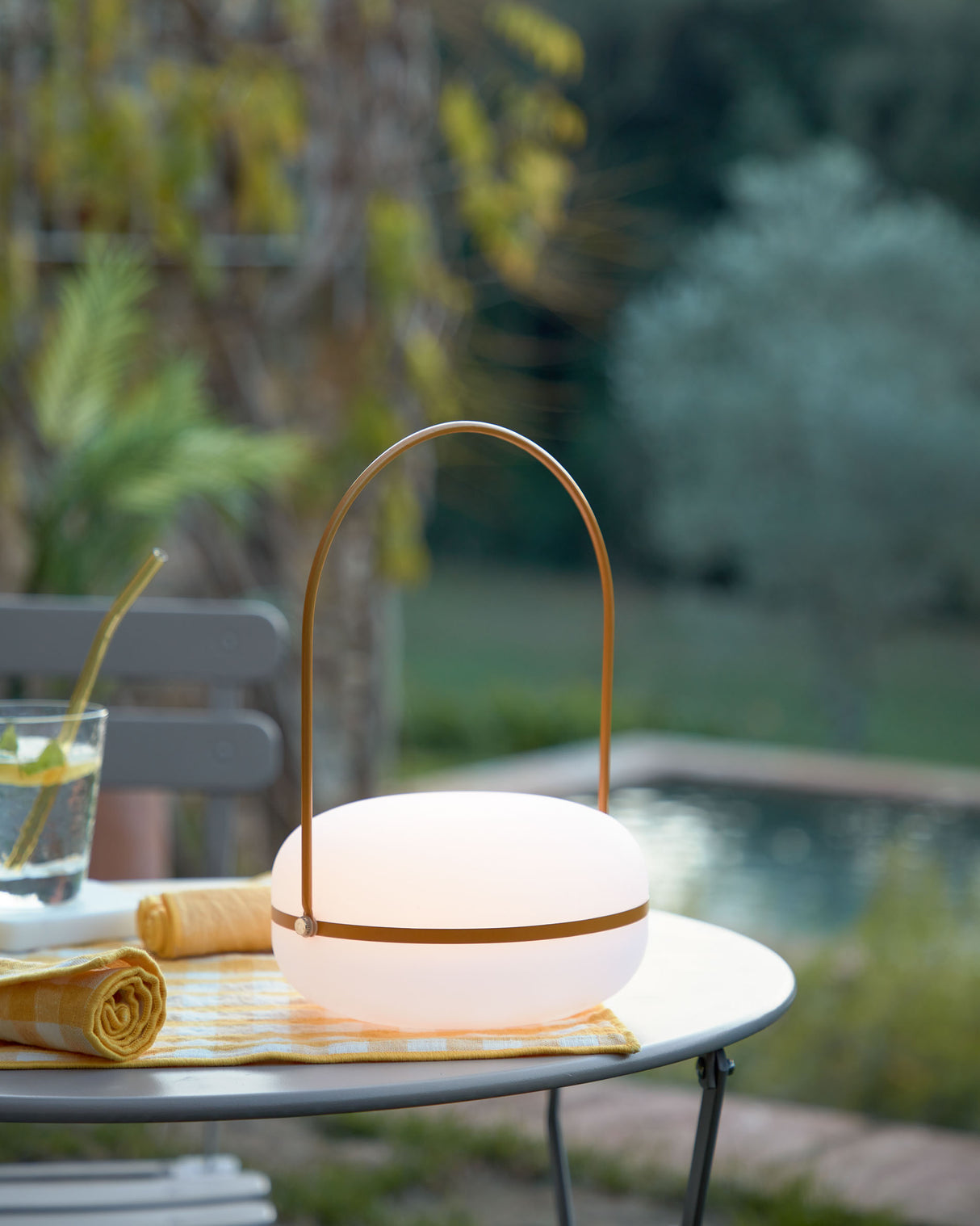Tea Tischlampe aus Polyethylen und Metall mit senfgelbem Finish - ZEN ZONE Furniture