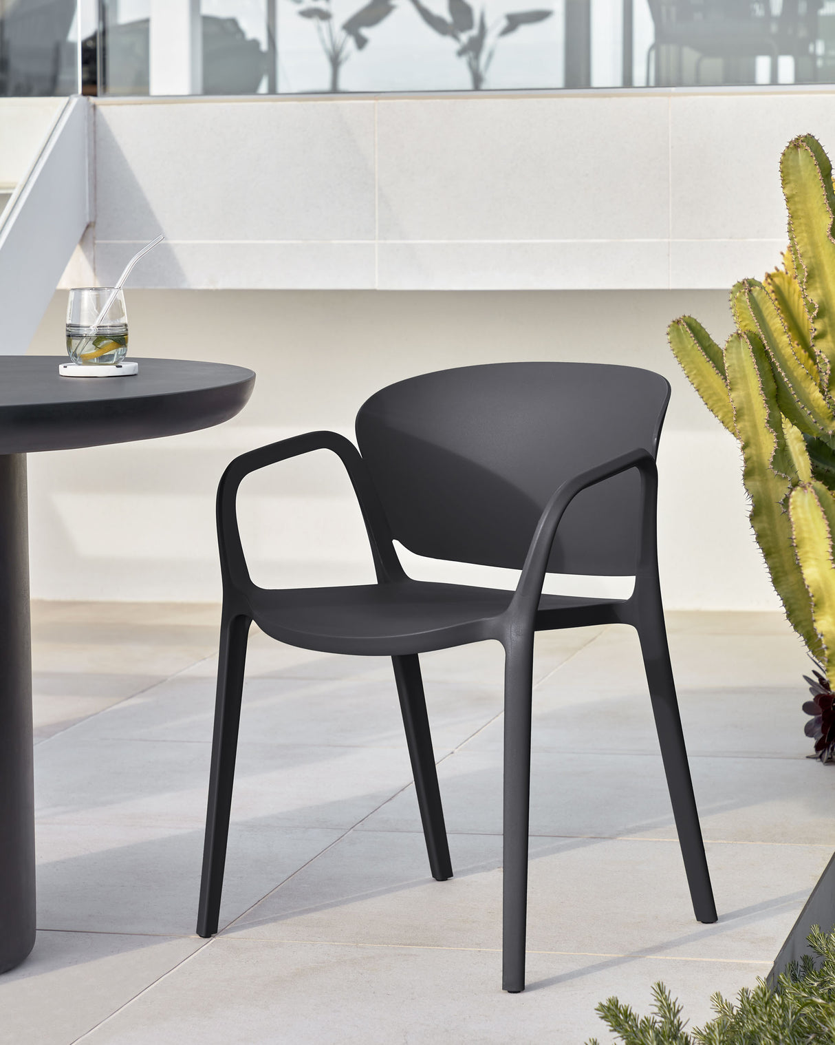 Ania stapelbarer Stuhl 100% outdoor schwarz - ZEN ZONE Furniture