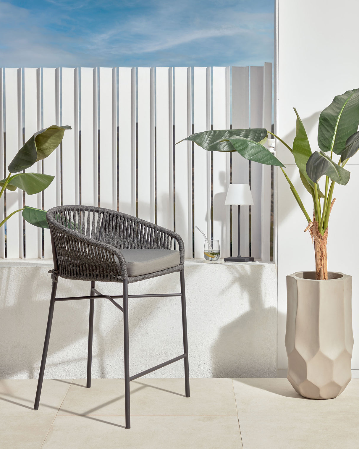 Yanet stapelbarer Hocker aus schwarzem Seil Höhe 80 cm - ZEN ZONE Furniture