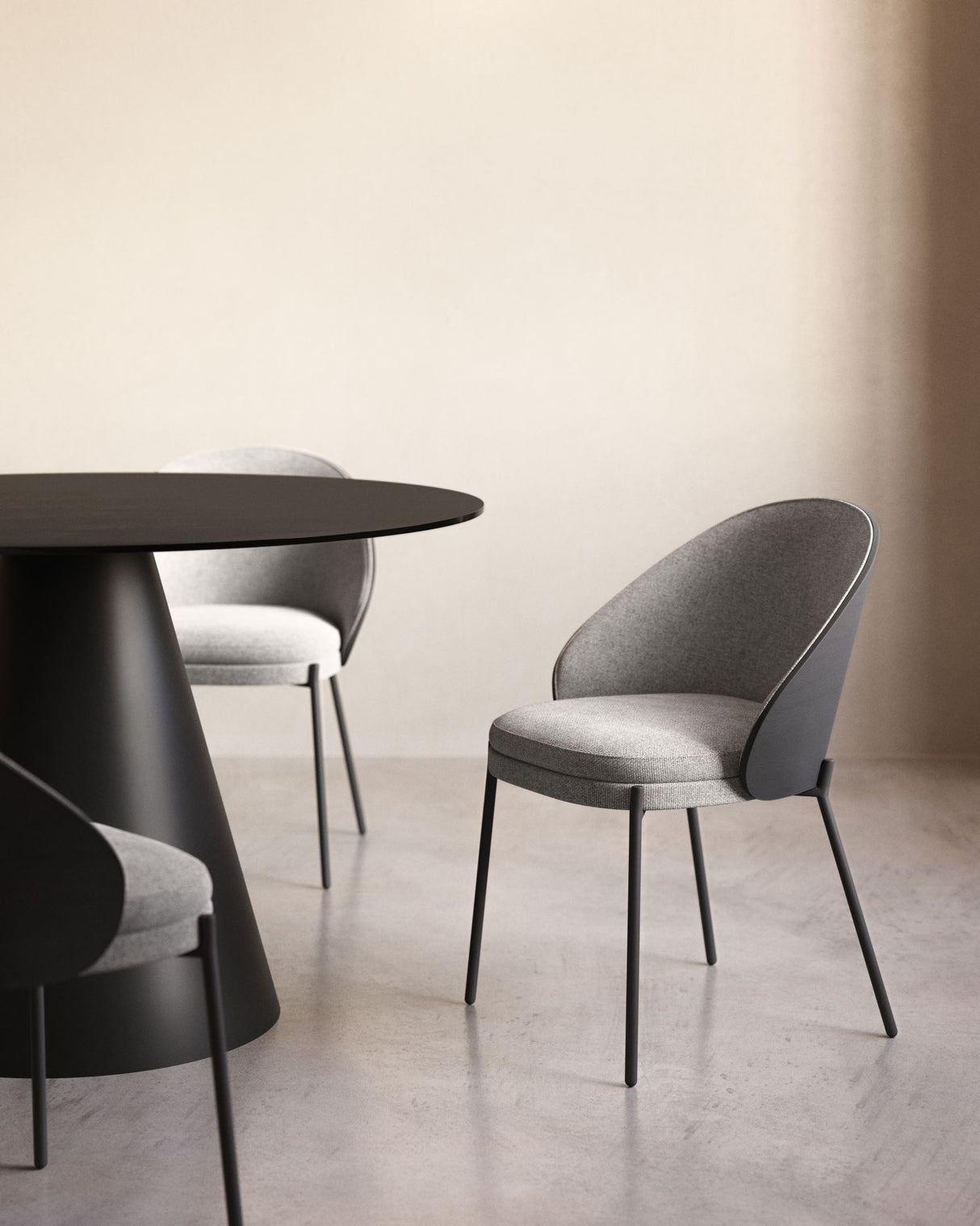Eamy Stuhl hellgrau Eschenfurnier mit schwarzem Finish und Metall in Schwarz - ZEN ZONE Furniture