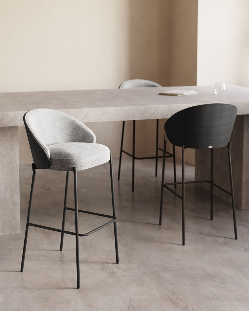 Eamy Hocker hellgrau Eschenfurnier mit schwarzem Finish und Metall in Schwarz Höhe 77 cm - ZEN ZONE Furniture