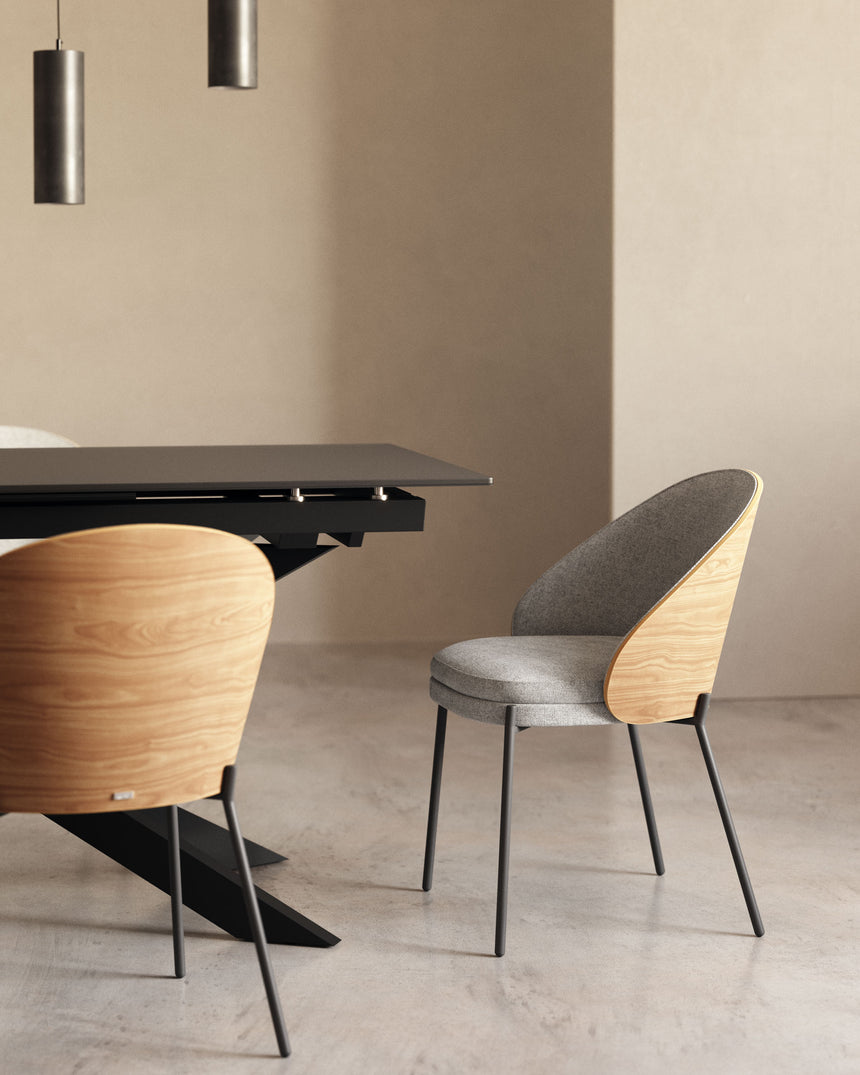Eamy Stuhl hellgrau Eschenfurnier mit natürlichem Finish und Metall in Schwarz - ZEN ZONE Furniture