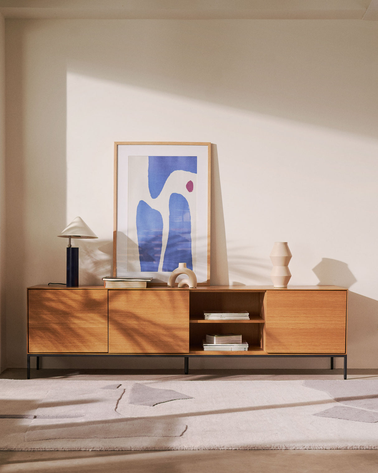 Vedrana TV-Schrank 3 Türen aus Eichenfurnier und Stahlbeine in Schwarz 195 x 55 cm - ZEN ZONE Furniture