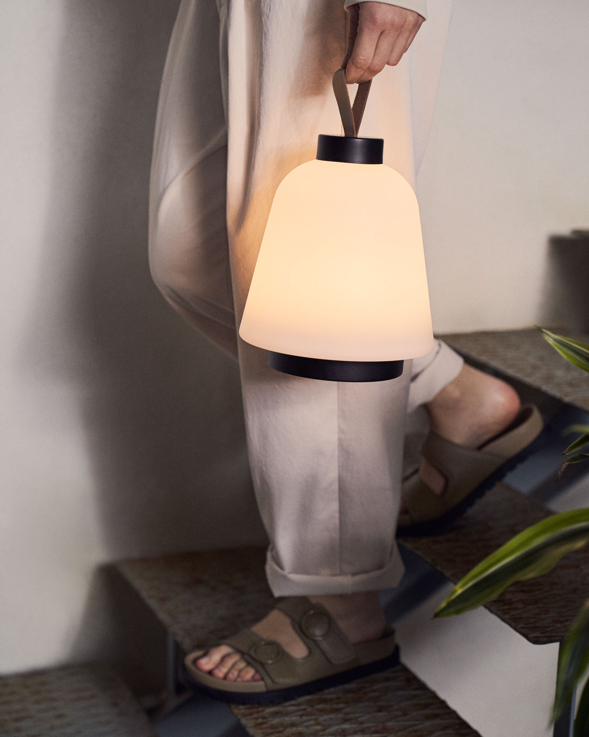 Tischlampe Udiya aus Polyethylen und Metall mit schwarzem Finish - ZEN ZONE Furniture