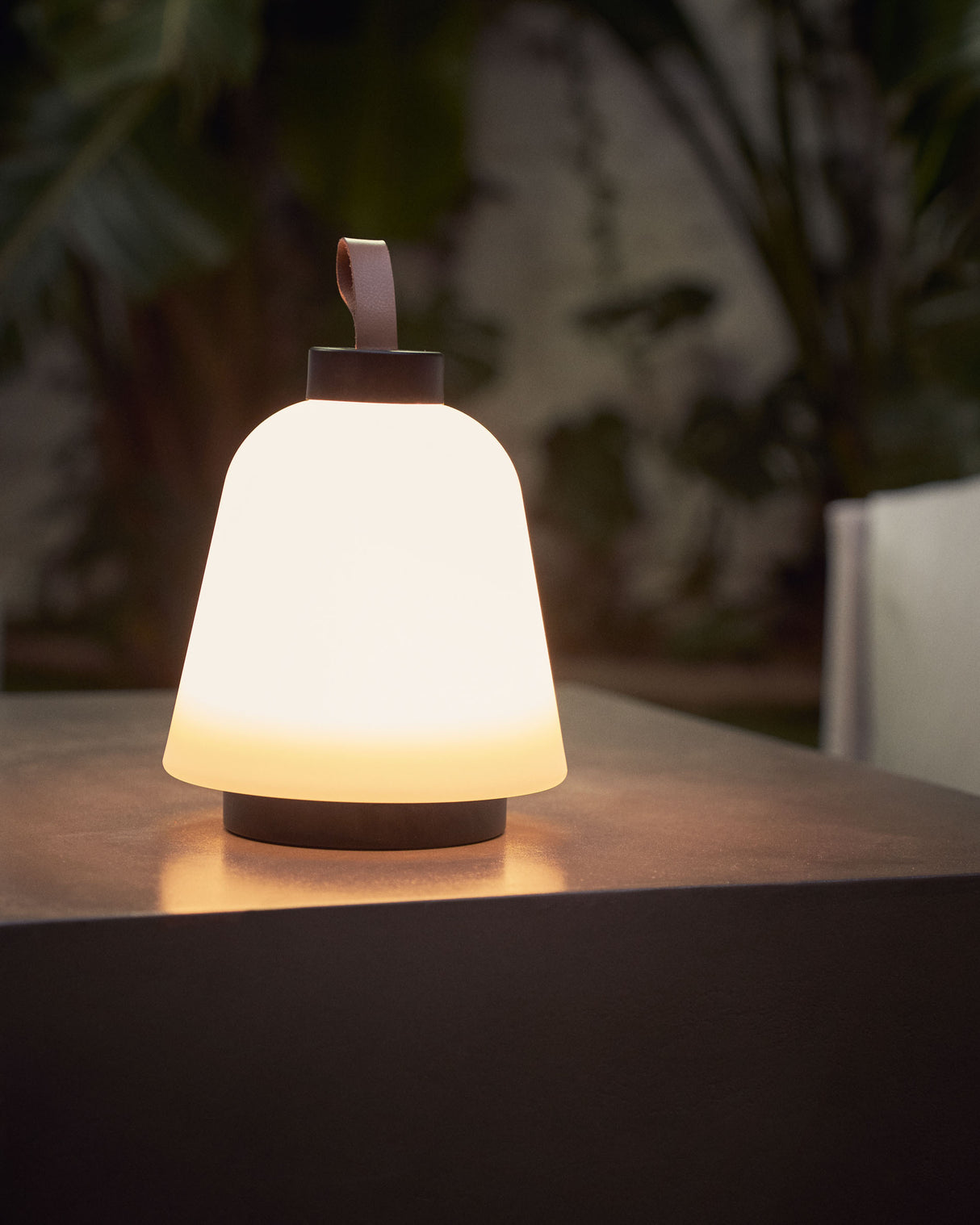 Tischlampe Udiya aus Polyethylen und Metall mit schwarzem Finish - ZEN ZONE Furniture
