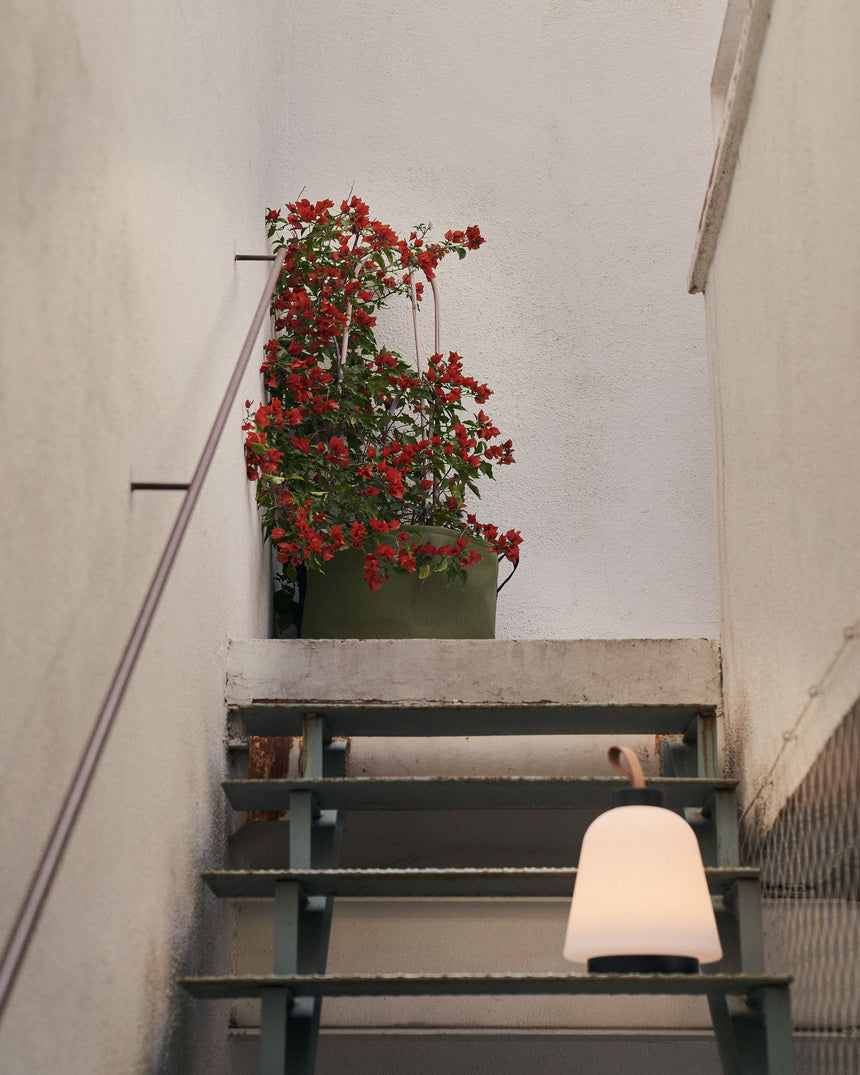 Tischlampe Udiya aus Polyethylen und Metall mit schwarzem Finish - ZEN ZONE Furniture