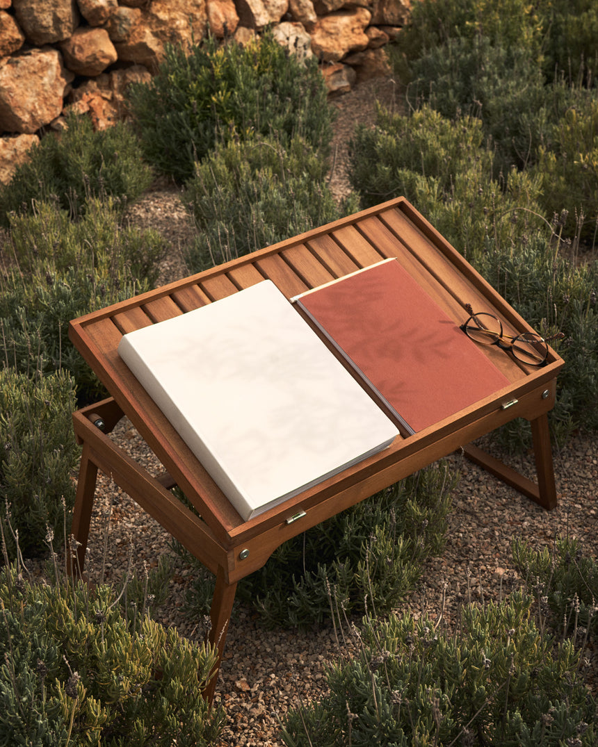 Mani klappbares Tablett aus massivem Akazienholz - ZEN ZONE Furniture