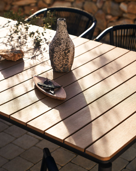 Canyelles Gartenausziehtisch aus Poly-Holz und mattschwarzem Aluminium 180(240) x 100 cm - ZEN ZONE Furniture