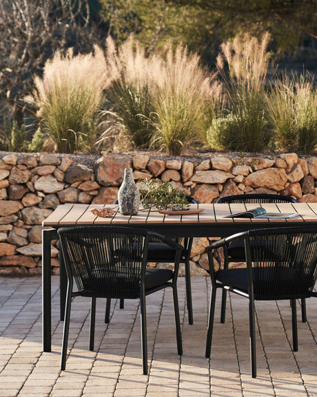 Canyelles Gartenausziehtisch aus Poly-Holz und mattschwarzem Aluminium 180(240) x 100 cm - ZEN ZONE Furniture