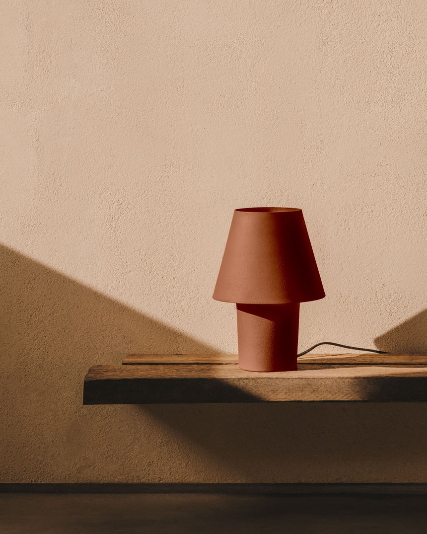 Canapost Tischlampe aus Metall mit Finish in Terrakotta - ZEN ZONE Furniture