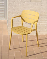 Morella stapelbarer Gartenstuhl aus Kunststoff in Senfgelb - ZEN ZONE Furniture