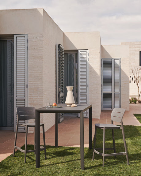 Morella stapelbarer Outdoor-Hocker aus grauem Kunststoff Höhe 65 cm - ZEN ZONE Furniture