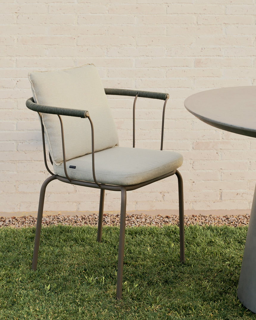 Salguer stapelbarer Stuhl aus Seil und Stahl mit Finish in Braun - ZEN ZONE Furniture